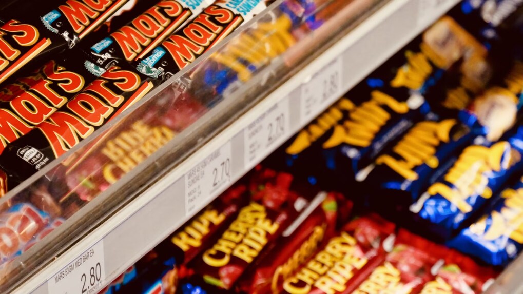 Snickers maker Mars to acquire Pringles and Cheez-it for nearly $30 billion