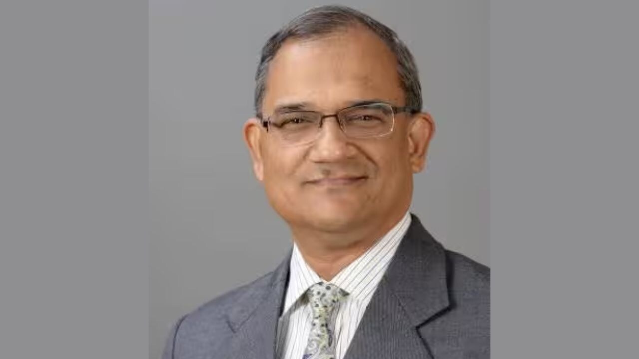 Till a new CEO comes on board, Dipak Gupta will carry out the duties of the chief executive officer. (Image source: Moneycontrol)