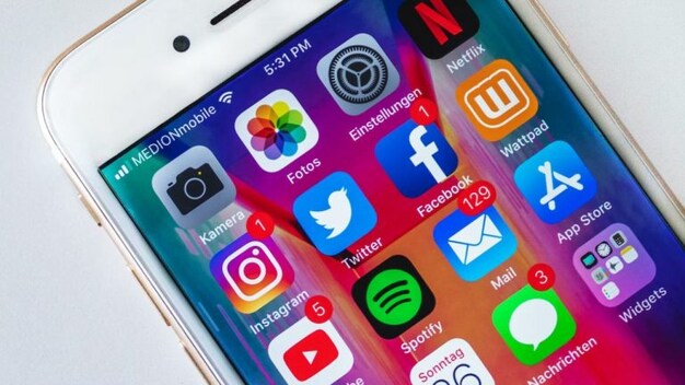 India grants a week's reprieve for social media platforms to combat deepfakes