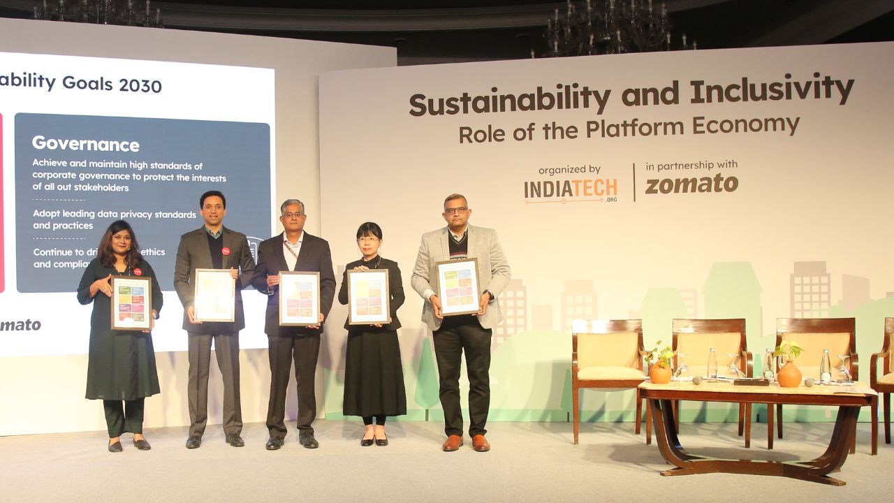 (LEFT TO RIGHT: Anjalli Ravi Kumar, Chief Sustainability Officer, Zomato; Rakesh Ranjan, CEO, Food Delivery Business, Zomato; Ramesh Krishnamurthi, Additional Secretary, Ministry of Labour and Employment, Government of India; Michiko Miyamoto, Country Director, International Labour Organisation; Rameesh Kailasam, CEO, Indiatech)