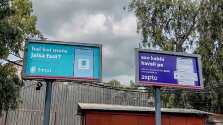 Zepto and Simpl engage in billboard banter with their #SabseTezCampaign