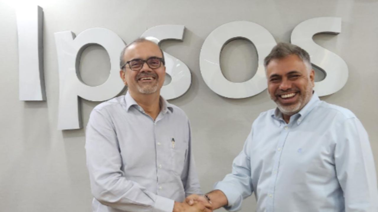 Crownit's mobile-first strategy empowers Ipsos to digitise a large part of its offline research capabilities. This approach enhances digital sample representativeness, resulting in faster, high-quality data collection and improved efficiency. (From left to right: Amit Adarkar and Sameer Grover)