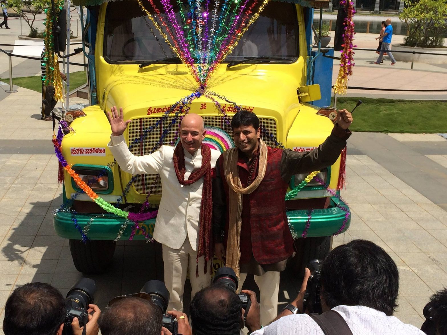 Jeff Bezos and Amit Agarwal at the Amazon India offices in 2014. (Image: Amazon India, Facebook)