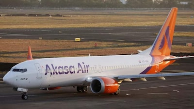 The court also directed the suspension and locking of specified domain names by the concerned registrars, including hrakasaair.com, akaasaservices.com and akasaairltd.com.