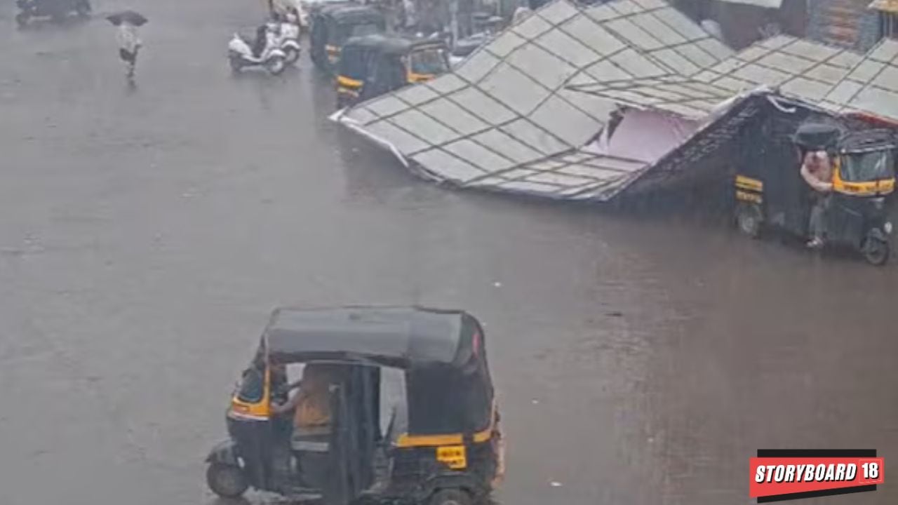 On August 2, the frame of a 40x40 ft billboard collapsed at Sahajanand Chowk in Kalyan West.