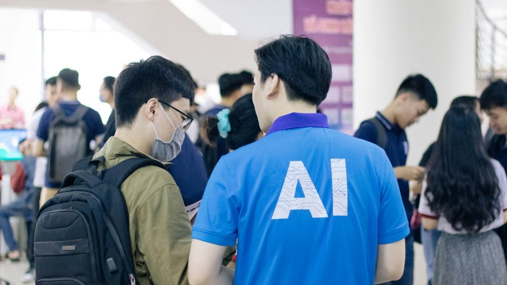 The Complexity and Impact of AI: Towards a multi-stakeholder approach to AI governance