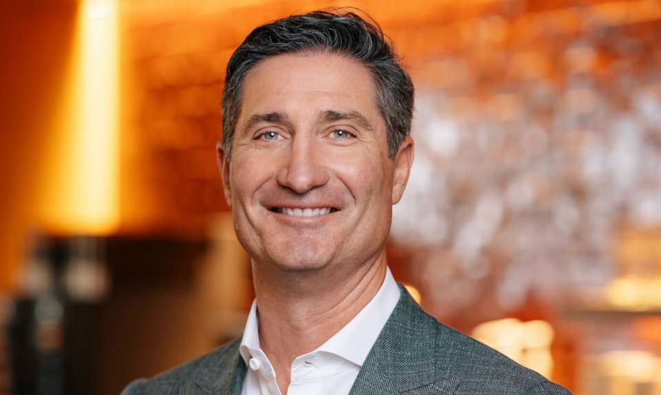 Starbucks' new CEO Brian Niccol's "beat-up notebook" and simple success mantras