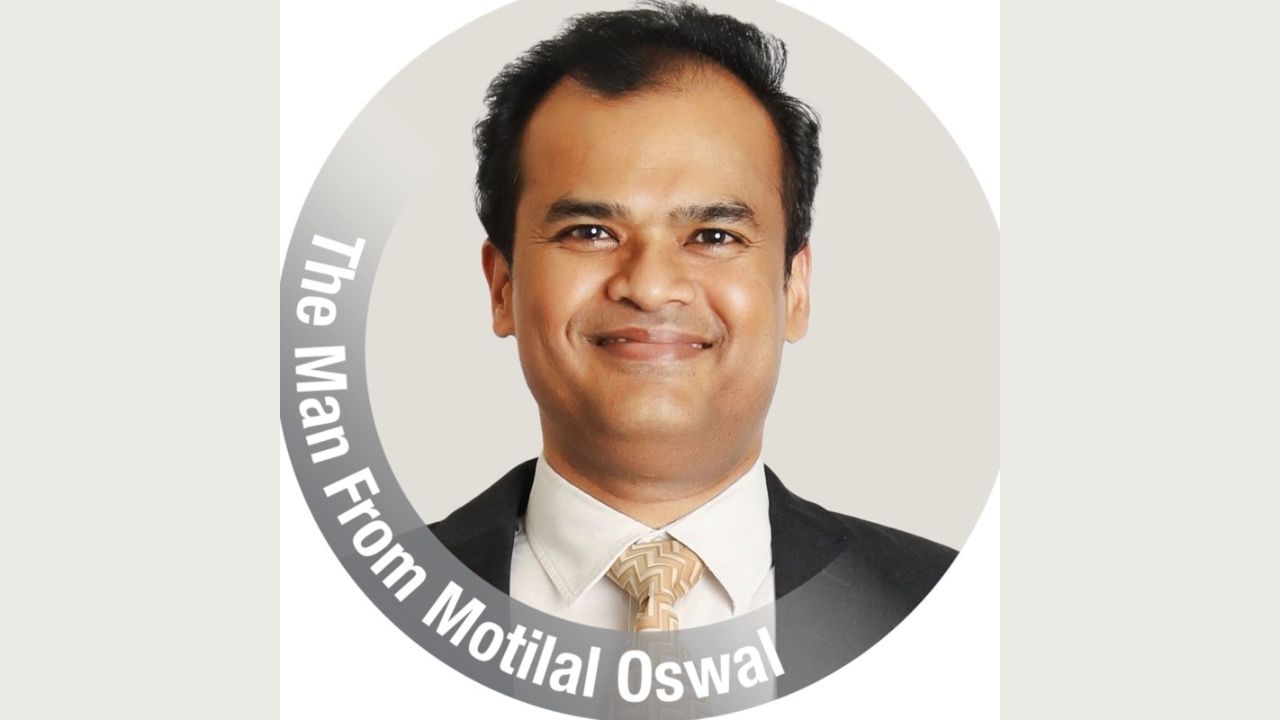 This character emphasises the challenges of building wealth, addressing real-life concerns and constraints of investors and warns people against tips by asserting, I don't give tips, only solid advice. To talk more about this campaign, CNBC-TV18 spoke to Sandeep Walunj, Group Chief Marketing Officer at Motilal Oswal Financial Services. (Image source: LinkedIn)