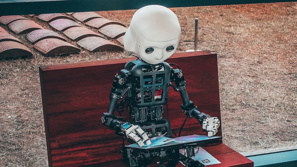 34% CMOs believe AI will have broad applicability when it comes to media, reveals Dentsu report