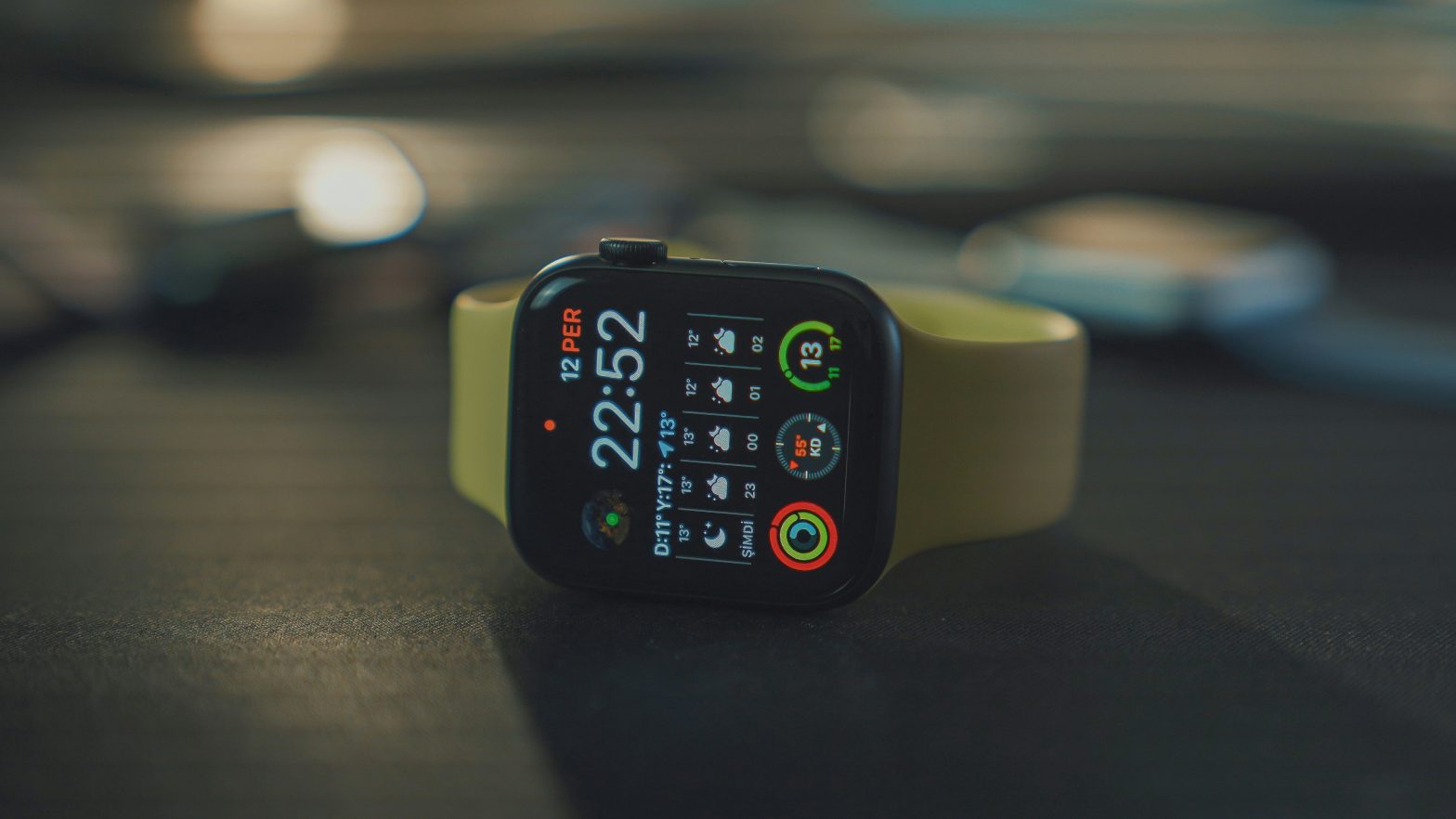 The global smartwatch market shipped 34.7 million units in 2Q 2024, a YoY decrease of 3.2 percent, while China shipped 11.1 million units, a YoY increase of 18.7 percent. The global wristband market shipped 9.0 million units in 2Q24, a YoY increase of 10.6 percent, while China shipped 4.4 million units, a YoY decrease of 4.8 percent. (Image source: Unsplash)