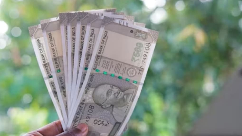 Broadcasting media and advertising salaries soar in October, digital marketing lags: Foundit