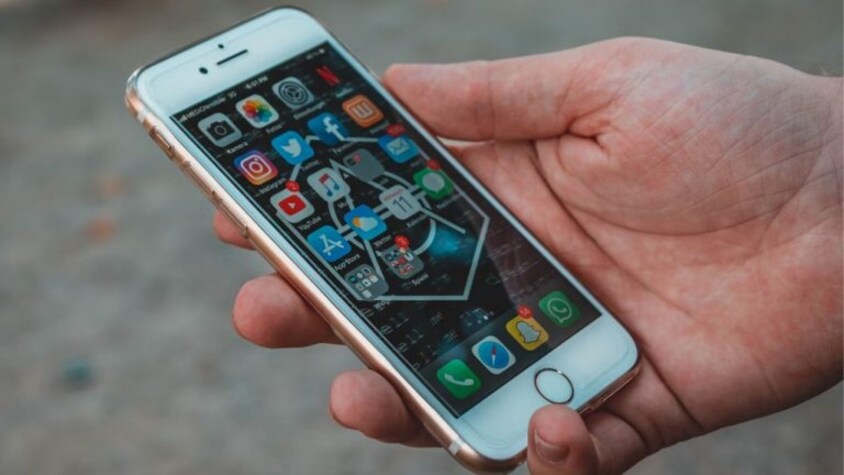 Meta and Google clash over new child safety law on app downloads