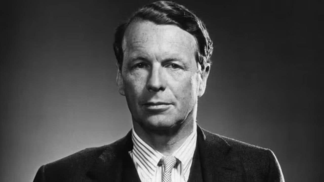 David Ogilvy advocated the idea of doing a good job for the clients and sell their products, and also enjoy the process of doing it. (Image: Gentleman's Journal)