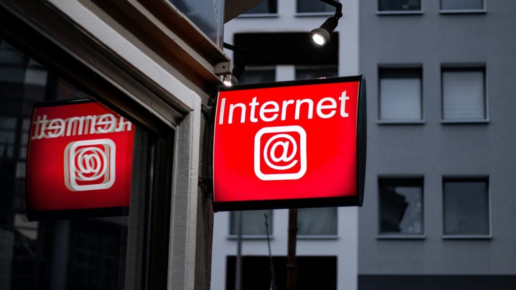 India to cross 900 million internet users by 2025, increased use from rural areas: Report