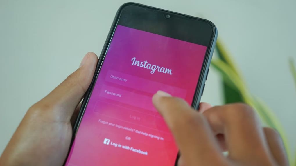 Instagram rolls out real-time Spotify sharing, profile grid reordering