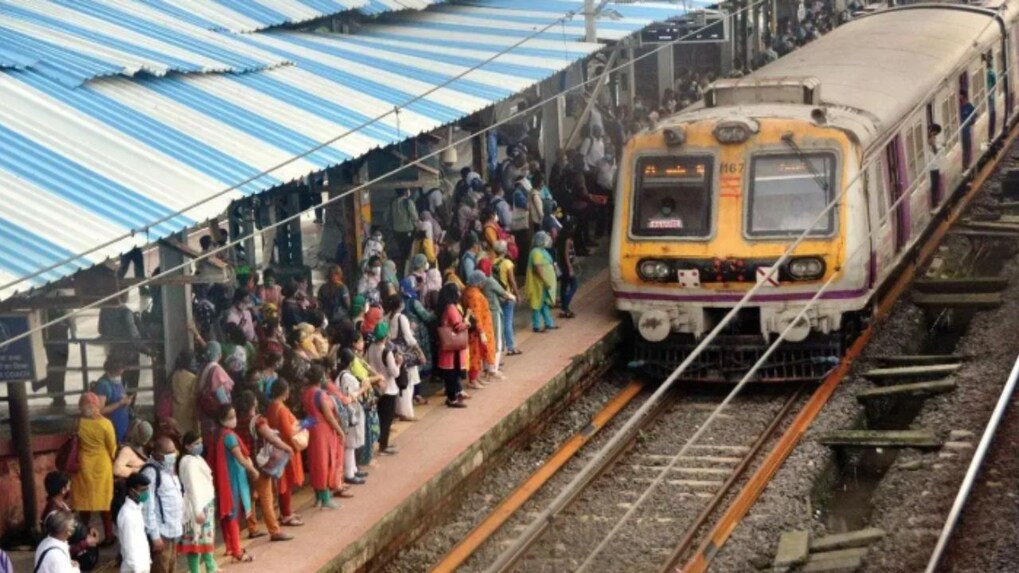 Mumbai’s railway advertising boom: ₹219 crore earned in five years: EXCLUSIVE