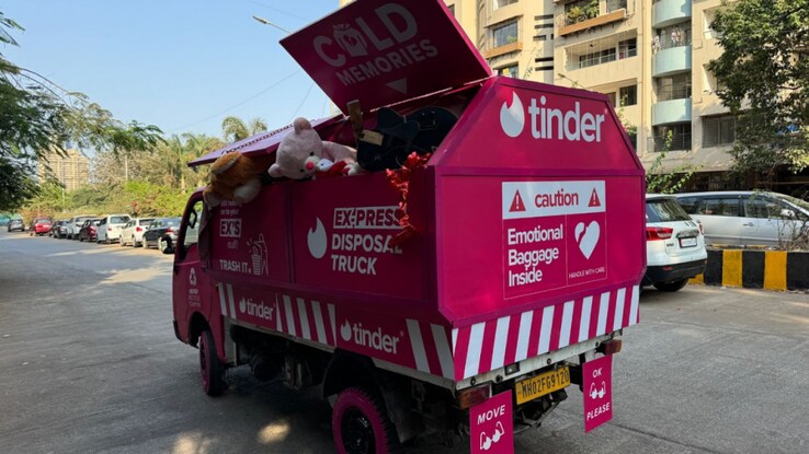 Trash the Past! Tinder India’s ‘Move On’ truck sparks a bold way to heal