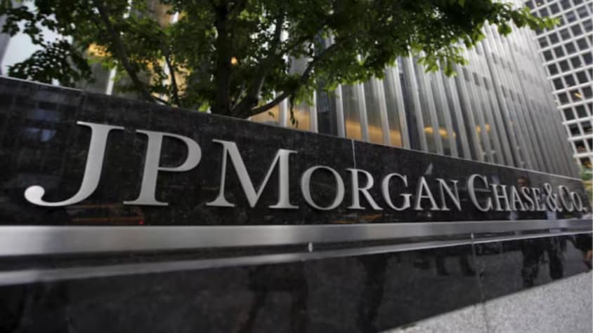JPMorgan Chase hits pause on hiring, bets big on AI efficiency