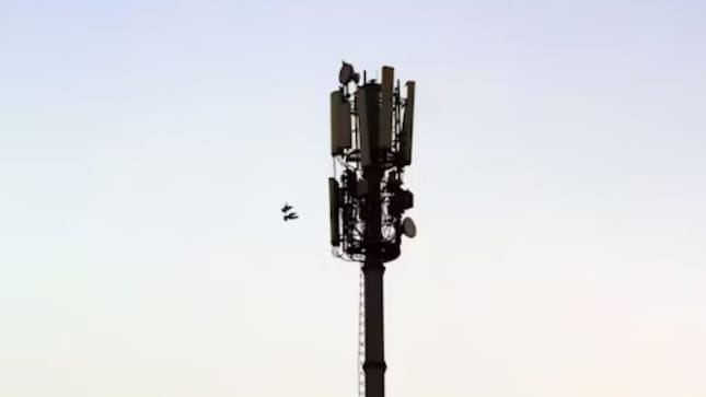 Govt orders telcos to provide uninterrupted services in border areas amid Indo-Pak tension