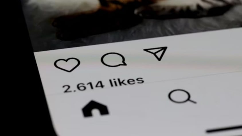 Beyond total likes: Instagram tests per-frame engagement for carousels