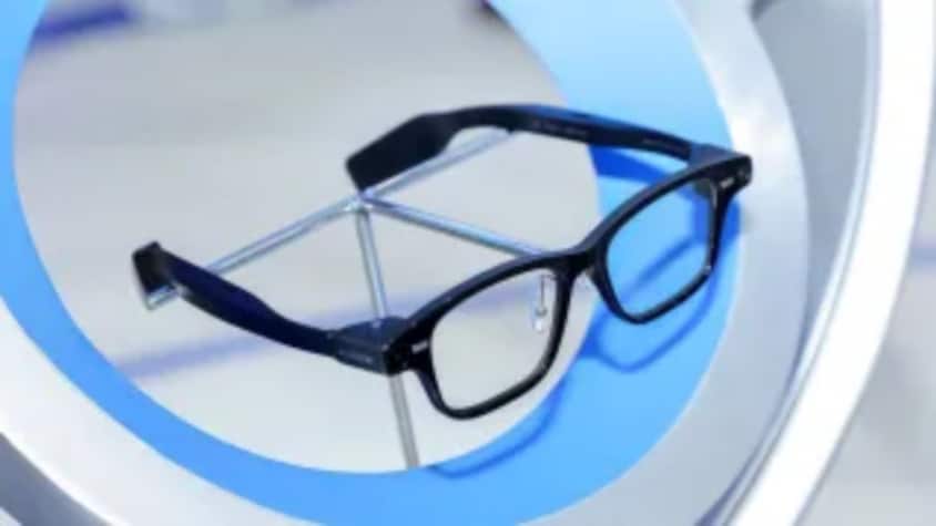 Alibaba unveils AI smart glasses, entering the AI hardware arena with Quark