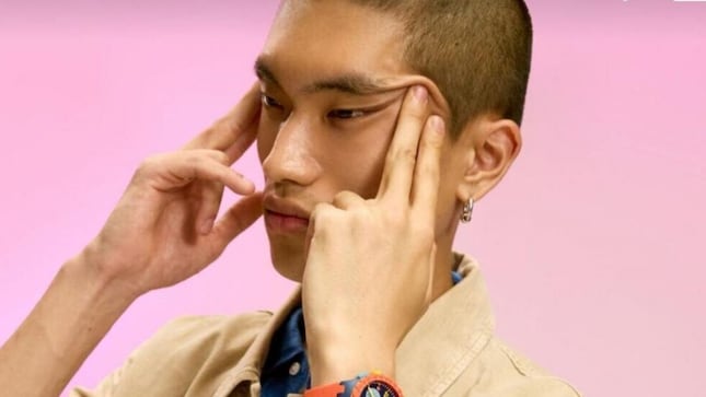 The ad drew swift criticism online, with many Chinese users calling it offensive and demanding a boycott of the brand.
