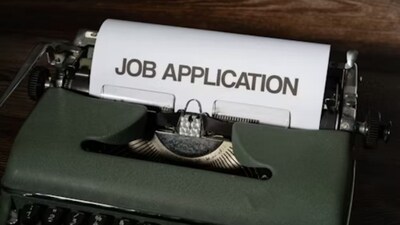 Hiring in the IT sector overall remained flat, though AI/ML roles continued to see strong demand, rising 34% year-on-year.