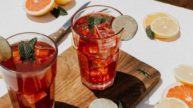 Clean labels, natural ingredients, sugar-free innovations, and functional benefits are increasingly edging out sugary sodas and artificial mixers. (Image source: Unsplash)