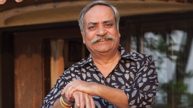 Piyush Pandey said, "In advertising, we all believe that we are in trouble. We need to do something, improvise and get the work done. So, here I am improvising as my cook is shooting this video and driver is making the tea in the kitchen."