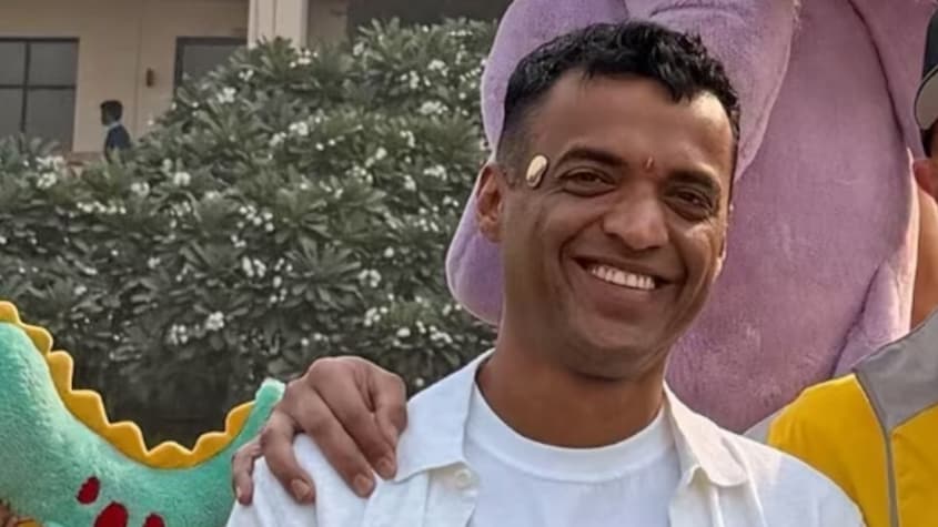 The moment, intended as a simple update from a philanthropic visit, thus briefly transformed into an amusing social-media mystery.