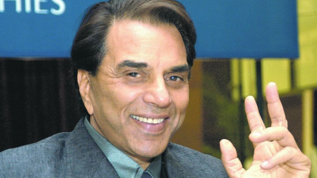 Dharmendra passes away: PM Modi, leaders and film industry stalwarts pay tributes