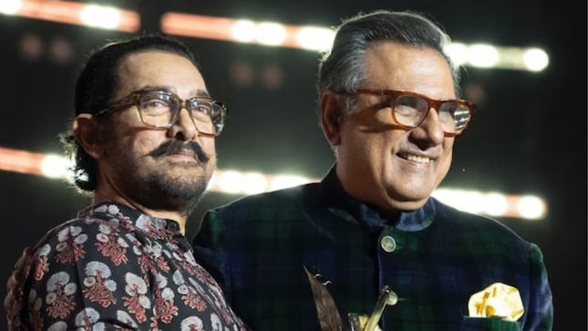 Aamir Khan received the first R.K. Laxman Award for Excellence from Boman Irani, as thousands witnessed this special moment.