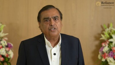 RIL CMD Mukesh D Ambani shared a special message for the Reliance Family on RFD 2025.
