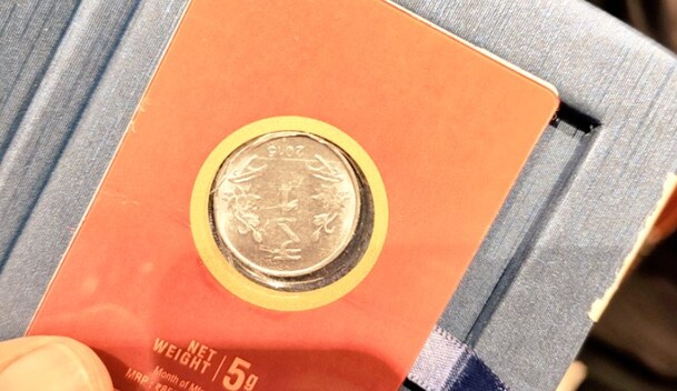 Swiggy Instamart customer claims he received a ₹1 coin instead of 5g gold coin; video shows delivery agent distressed