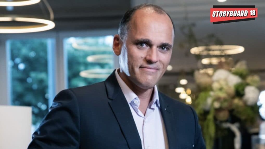 His strong commercial orientation, combined with strategic expertise, led to his promotion as Managing Director of LVMH Watch & Jewelry UK. In this role, he contributed to the development of TAG Heuer, Zenith, and Dior Montres. Following this, Pin was appointed General Manager of TAG Heuer Japan and Korea.