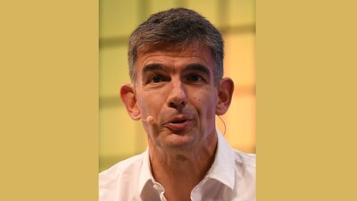 The transition to new leadership comes at a sensitive time for the BBC, as it navigates both reputational challenges and legal risks, while continuing to defend its editorial independence.