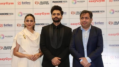 (L to R) Actor & Entrepreneur Rakul Preet Singh, producer-entrepreneur Jackky Bhagnani and Gaurav Marya, Chairman, Franchise India Group.