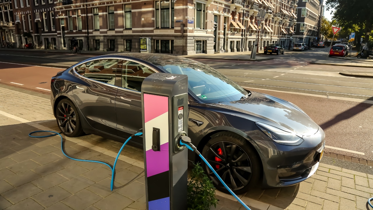 EV stations can potentially be an impactful outdoor advertising platform, giving brands access to upwardly mobile, tech savvy and an affluent urban consumer base. (Representational image: Rick Govic via Unsplash.)